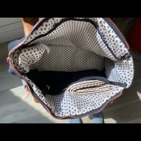 Petunia Pickle Bottom pivot diaper bag - Picture 4 of 9